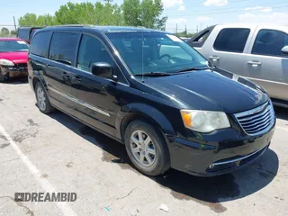2012 Chrysler Town & Country Touring z VIN 2C4RC1BGXCR313730, wystawiony jako IAAI lot #42431498 z przebiegiem 139 945 mil mil oraz . Historia ofert i sprzedaży dostępna na DreamBid. Obrazek 1.