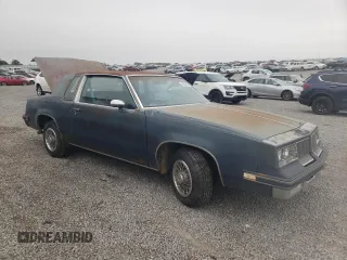 1983 Oldsmobile Cutlass Supreme z VIN 1G3AR47A1DM520447, wystawiony jako Copart lot #58216235 z przebiegiem 88 361 mil mil oraz Szkoda całkowita • Salvage title. Historia ofert i sprzedaży dostępna na DreamBid. Obrazek 4.