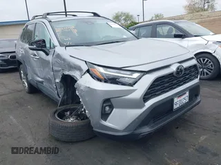 2023 Toyota RAV4 XLE Premium z VIN 2T3C1RFV9PW258508, wystawiony jako IAAI lot #42105652 z przebiegiem 16 793 mil mil oraz . Historia ofert i sprzedaży dostępna na DreamBid. Obrazek 1.