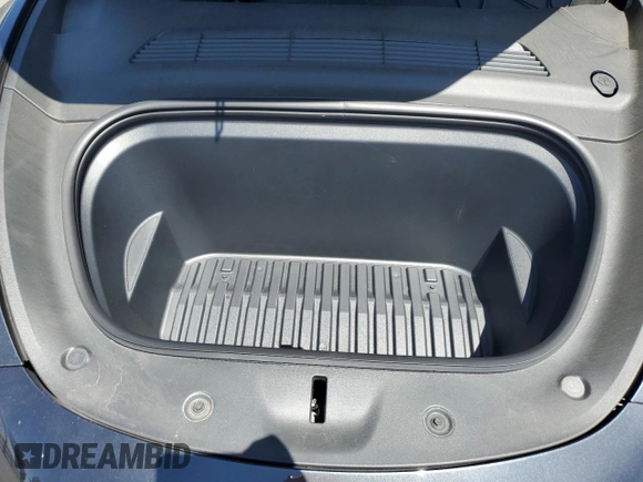 2024 Tesla Model Y z VIN 7SAYGDED7RF056570, wystawiony jako Copart lot #55097125 z przebiegiem 17 019 mil mil oraz Szkoda całkowita • Salvage title. Historia ofert i sprzedaży dostępna na DreamBid. Obrazek 11.