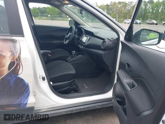 2022 Nissan Kicks S z VIN 3N1CP5BV3NL503498, wystawiony jako IAAI lot #42203907 z przebiegiem 30 139 mil mil oraz . Historia ofert i sprzedaży dostępna na DreamBid. Obrazek 5.