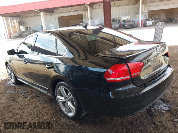 2015 Volkswagen Passat SEL Premium z VIN 1VWCV7A39FC088048, wystawiony jako IAAI lot #41896215 z przebiegiem 94 635 mil mil oraz . Historia ofert i sprzedaży dostępna na DreamBid. Obrazek 3.