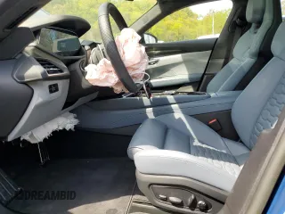 2023 Audi RS e-tron GT z VIN WAUBHBFW7P7903740, wystawiony jako Copart lot #55556935 z przebiegiem 8358 mil mil oraz Szkody całkowita. Historia ofert i sprzedaży dostępna na DreamBid. Obrazek 7.