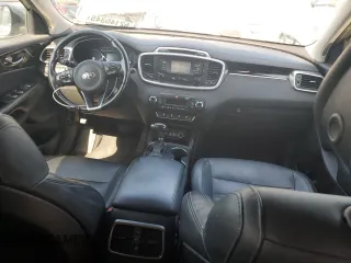 2016 Kia Sorento EX z VIN 5XYPH4A1XGG018807, wystawiony jako Copart lot #62145345 z przebiegiem Nie podano mil oraz Czysty tytuł • Clean title. Historia ofert i sprzedaży dostępna na DreamBid. Obrazek 8.