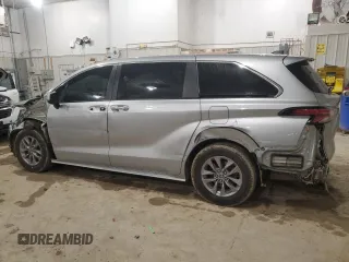 2022 Toyota Sienna XLE with VIN 5TDYRKEC3NS085248, listed as a Copart auction lot 51474975 with 88,812 mi miles and Salvage Title. Bid and sale history available at carsss.com. Image 2.