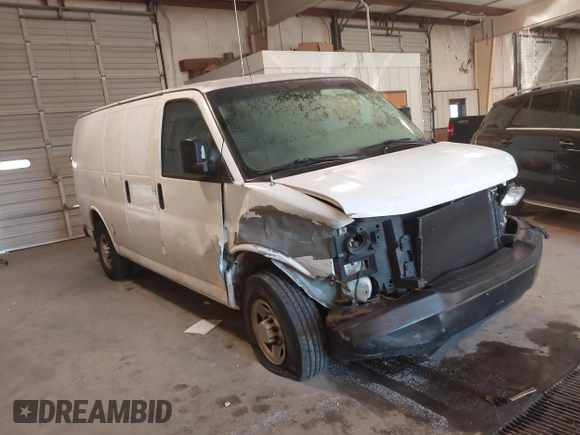 2007 Chevrolet Express Cargo Van with VIN 1GCGG25V871146547, listed as a IAAI auction lot 41347469 with 423,041 mi miles. Bid and sale history available at carsss.com. Image 1.