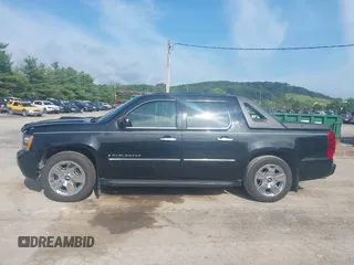 2007 Chevrolet Avalanche LTZ with VIN 3GNFK12367G164433, listed as a IAAI auction lot 42747301 with 163,980 mi miles and . Bid and sale history available at DreamBid. Image 14.