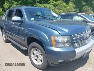2008 Chevrolet Avalanche LTZ z VIN 3GNFK12318G243767, wystawiony jako IAAI lot #42422807 z przebiegiem 146 189 mil mil oraz . Historia ofert i sprzedaży dostępna na DreamBid. Obrazek 1.