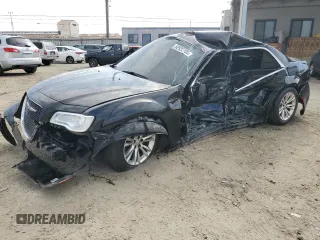 2018 Chrysler 300 Touring L z VIN 2C3CCAAG2JH170951, wystawiony jako Copart lot #52932705 z przebiegiem Nie podano mil oraz Szkody całkowita. Historia ofert i sprzedaży dostępna na DreamBid. Obrazek 1.