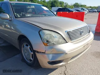 2002 Lexus LS 430 with VIN JTHBN30F720075313, listed as a IAAI auction lot 41964575 with 147,662 mi miles. Bid and sale history available at carsss.com. Image 6.