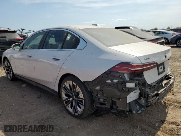 2024 BMW 5 Series 530i xDrive с VIN WBA53FJ00RCP20115, выставлен на аукционе Copart как лот 71083904 с пробегом 2 043 миль миль и Списание • Salvage title. История ставок и продаж доступна на DreamBid. Изображение 2.