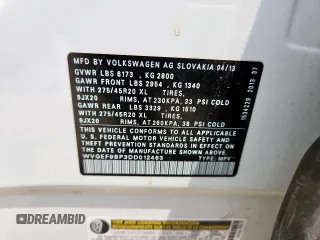 2013 Volkswagen Touareg Exec z VIN WVGEF9BP3DD012463, wystawiony jako Copart lot #57499915 z przebiegiem 104 981 mil mil oraz Szkody całkowita. Historia ofert i sprzedaży dostępna na DreamBid. Obrazek 13.