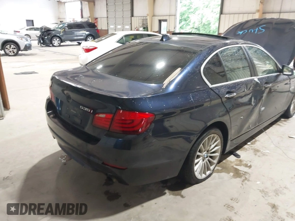 2011 BMW 5 Series 535i z VIN WBAFR7C55BC606991, wystawiony jako IAAI lot #42249804 z przebiegiem 47 417 mil mil oraz . Historia ofert i sprzedaży dostępna na DreamBid. Obrazek 4.