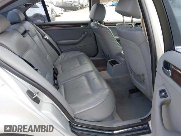 2001 BMW 3 Series 330i with VIN WBAAV53471F167498, listed as a IAAI auction lot 41586979 with 171,825 mi miles. Bid and sale history available at carsss.com. Image 8.