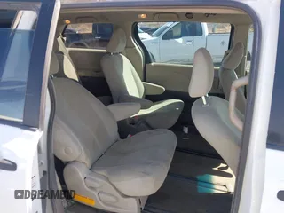 2012 Toyota Sienna z VIN 5TDZK3DCXCS251259, wystawiony jako IAAI lot #41949142 z przebiegiem Nie podano mil oraz . Historia ofert i sprzedaży dostępna na DreamBid. Obrazek 8.