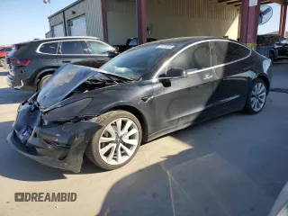 2020 Tesla Model 3 Standard Range Plus z VIN 5YJ3E1EA7LF792935, wystawiony jako Copart lot #48880145 z przebiegiem 58 923 mil mil oraz Czysty tytuł • Clean title. Historia ofert i sprzedaży dostępna na DreamBid. Obrazek 1.
