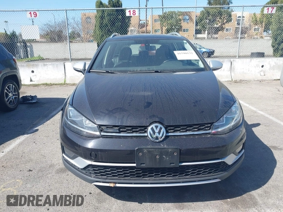 2018 Volkswagen Golf S z VIN 3VWH17AU4JM750975, wystawiony jako IAAI lot #41590132 z przebiegiem 51 479 mil mil oraz . Historia ofert i sprzedaży dostępna na DreamBid. Obrazek 12.