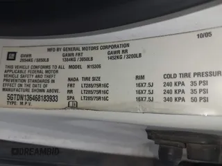 2006 Hummer H3 with VIN 5GTDN136468183933, listed as a IAAI auction lot 42109785 with 181,701 mi miles. Bid and sale history available at carsss.com. Image 9.