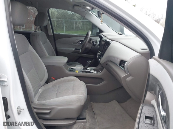 2019 Chevrolet Traverse LT Cloth with VIN 1GNERGKW0KJ221320, listed as a IAAI auction lot 41827836 with 151,893 mi miles. Bid and sale history available at carsss.com. Image 5.
