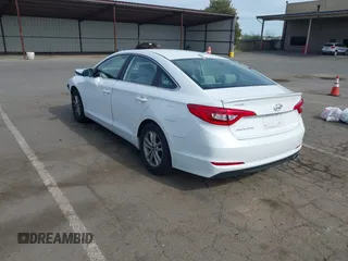 2017 Hyundai Sonata SE z VIN 5NPE24AF8HH575715, wystawiony jako IAAI lot #42030675 z przebiegiem 109 976 mil mil oraz . Historia ofert i sprzedaży dostępna na DreamBid. Obrazek 3.