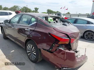 2025 Nissan Altima SV z VIN 1N4BL4DV6SN364710, wystawiony jako IAAI lot #42314788 z przebiegiem 6 901 mil mil oraz . Historia ofert i sprzedaży dostępna na DreamBid. Obrazek 3.