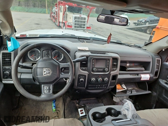 2017 Ram 2500 Tradesman z VIN 3C6UR5HJXHG647375, wystawiony jako IAAI lot #42608451 z przebiegiem 162 998 mil mil oraz . Historia ofert i sprzedaży dostępna na DreamBid. Obrazek 36.