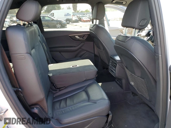 2023 Audi Q7 Premium z VIN WA1ACBF76PD017751, wystawiony jako Copart lot #44049515 z przebiegiem 24 572 mil mil oraz Szkoda całkowita • Salvage title. Historia ofert i sprzedaży dostępna na DreamBid. Obrazek 10.