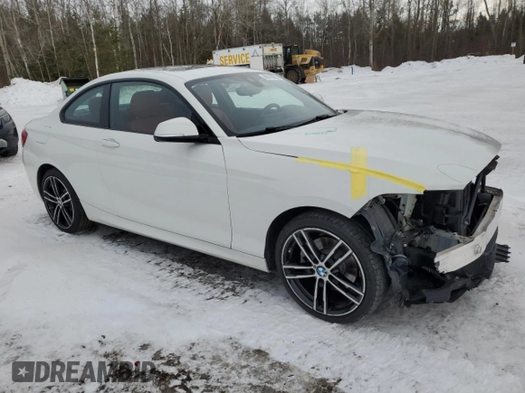 2020 BMW 2 Series 230i xDrive with VIN WBA2J3C05L7F19298, listed as a Copart auction lot 88140055 with 31,180 mi miles and Clean Title. Bid and sale history available at carsss.com. Image 4.