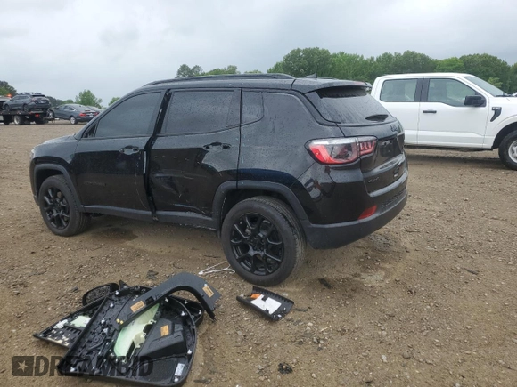 2024 Jeep Compass Latitude z VIN 3C4NJDBN4RT591517, wystawiony jako Copart lot #54611565 z przebiegiem 8 580 mil mil oraz Szkoda całkowita • Salvage title. Historia ofert i sprzedaży dostępna na DreamBid. Obrazek 2.