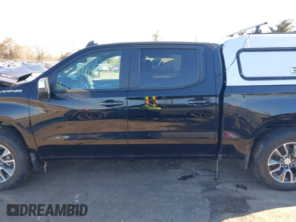 2024 Chevrolet Silverado 1500 LT with VIN 3GCPDKEK4RG454611, listed as a IAAI auction lot 41632870 with 9,013 mi miles. Bid and sale history available at carsss.com. Image 14.