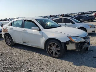 2013 Chrysler 200 Touring with VIN 1C3CCBBBXDN570387, listed as a Copart auction lot 62681384 with 0 mi miles and Salvage Title. Bid and sale history available at carsss.com. Image 4.