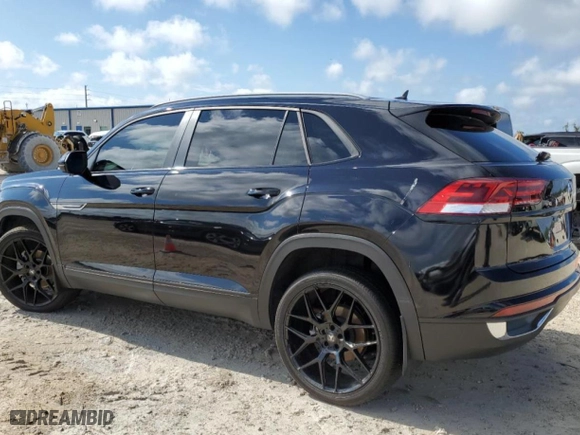 2020 Volkswagen Atlas Cross Sport 2.0T SE with VIN 1V23C2CA1LC218552, listed as a Copart auction lot 54292103 with 29,805 mi miles. Bid and sale history available at carsss.com. Image 2.