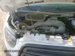 2018 Ford Transit z VIN 1FTYE1ZM9JKA03419, wystawiony jako Copart lot #53331965 z przebiegiem 119 276 mil mil oraz Szkoda całkowita • Salvage title. Historia ofert i sprzedaży dostępna na DreamBid. Obrazek 14.