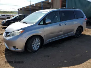 2012 Toyota Sienna XLE z VIN 5TDDK3DC5CS044711, wystawiony jako Copart lot #58189195 z przebiegiem 112 172 mil mil oraz Szkoda całkowita • Salvage title. Historia ofert i sprzedaży dostępna na DreamBid. Obrazek 1.