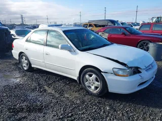 1998 Honda Accord EX z VIN 1HGCG1658WA006943, wystawiony jako IAAI lot #41744685 z przebiegiem 220 448 mil mil oraz . Historia ofert i sprzedaży dostępna na DreamBid. Obrazek 1.