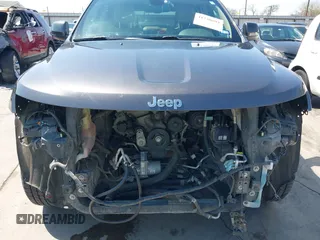 2015 Jeep Grand Cherokee Altitude with VIN 1C4RJEAG0FC952260, listed as a IAAI auction lot 41738692 with 124,197 mi miles. Bid and sale history available at carsss.com. Image 6.