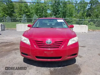 2007 Toyota Camry CE z VIN 4T1BE46K77U067512, wystawiony jako IAAI lot #42310634 z przebiegiem 153 322 mil mil oraz . Historia ofert i sprzedaży dostępna na DreamBid. Obrazek 6.