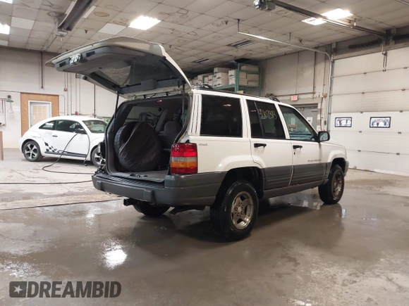 1997 Jeep Grand Cherokee Laredo z VIN 1J4GZ58S9VC562907, wystawiony jako IAAI lot #42102313 z przebiegiem 137 672 mil mil oraz . Historia ofert i sprzedaży dostępna na DreamBid. Obrazek 4.