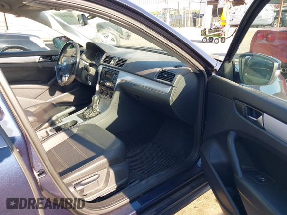 2013 Volkswagen Passat SE z VIN 1VWBP7A36DC130257, wystawiony jako IAAI lot #41987145 z przebiegiem 148 881 mil mil oraz . Historia ofert i sprzedaży dostępna na DreamBid. Obrazek 5.