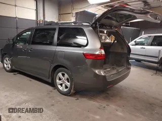 2020 Toyota Sienna LE Auto Access Seat with VIN 5TDKZ3DC5LS048096, listed as a IAAI auction lot 41821689 with 39,158 mi miles. Bid and sale history available at carsss.com. Image 3.