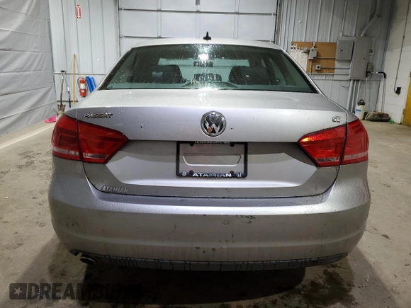 2012 Volkswagen Passat SE z VIN 1VWBP7A36CC081303, wystawiony jako Copart lot #52147655 z przebiegiem 106 446 mil mil oraz Czysty tytuł • Clean title. Historia ofert i sprzedaży dostępna na DreamBid. Obrazek 6.