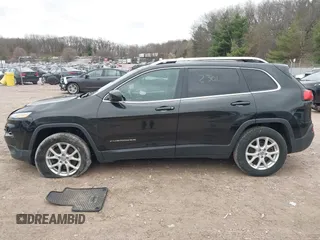 2015 Jeep Cherokee Latitude с VIN 1C4PJMCS1FW577223, выставлен на аукционе IAAI как лот 42082301 с пробегом 140 884 миль миль и . История ставок и продаж доступна на DreamBid. Изображение 14.