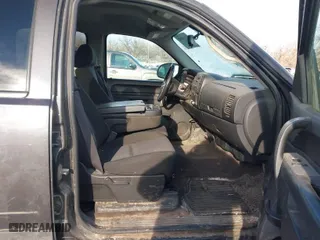 2010 Chevrolet Silverado 1500 LT with VIN 3GCRKSE32AG129922, listed as a IAAI auction lot 40910846 with 122,255 mi miles. Bid and sale history available at carsss.com. Image 5.