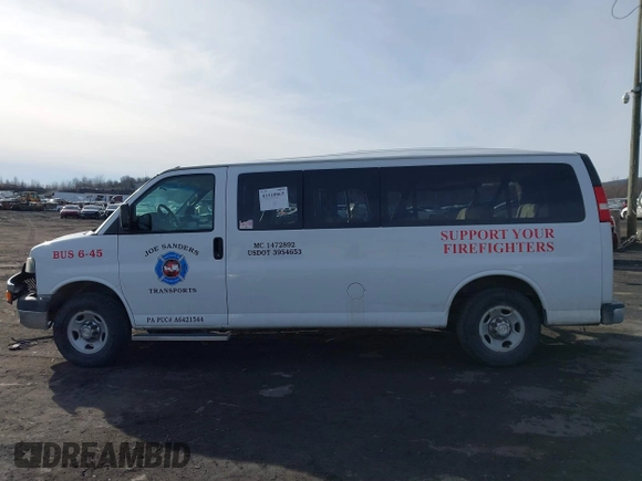 2015 Chevrolet Express Passenger LT z VIN 1GAZG1FGXF1172030, wystawiony jako IAAI lot #41510865 z przebiegiem 297 473 mil mil oraz . Historia ofert i sprzedaży dostępna na DreamBid. Obrazek 14.