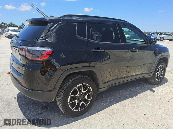 2024 Jeep Compass Trailhawk with VIN 3C4NJDDNXRT137253, listed as a Copart auction lot 56059935 with 31,615 mi miles and Clean title. Bid and sale history available at DreamBid. Image 3.