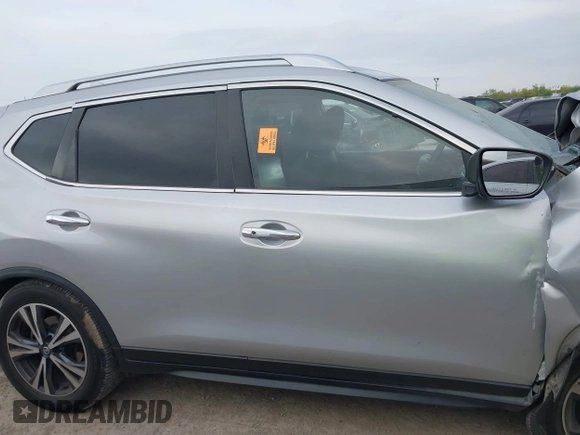 2020 Nissan Rogue SV z VIN JN8AT2MT2LW017772, wystawiony jako IAAI lot #42035440 z przebiegiem 47 503 mil mil oraz . Historia ofert i sprzedaży dostępna na DreamBid. Obrazek 14.