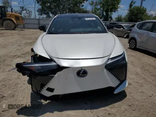 2023 Lexus RZ 450e Premium z VIN JTJAAAAB7PA001851, wystawiony jako Copart lot #57144464 z przebiegiem 3731 mil mil oraz Szkody całkowita. Historia ofert i sprzedaży dostępna na DreamBid. Obrazek 5.