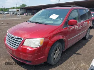 2010 Chrysler Town & Country Touring z VIN 2A4RR5D17AR109036, wystawiony jako IAAI lot #42418233 z przebiegiem 268 578 mil mil oraz . Historia ofert i sprzedaży dostępna na DreamBid. Obrazek 2.