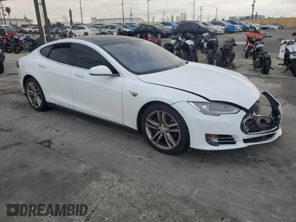 2016 Tesla Model S 90D with VIN 5YJSA1E24GF129280, listed as a Copart auction lot 50654395 with 118,711 mi miles and Salvage Title. Bid and sale history available at DreamBid. Image 4.