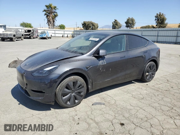 2024 Tesla Model Y z VIN 7SAYGDED7RF050963, wystawiony jako Copart lot #60683895 z przebiegiem 23 100 mil mil oraz Czysty tytuł • Clean title. Historia ofert i sprzedaży dostępna na DreamBid. Obrazek 1.